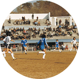 1982년 추계대학 리그전 중 본교와 명지대의 경기 장면 사진