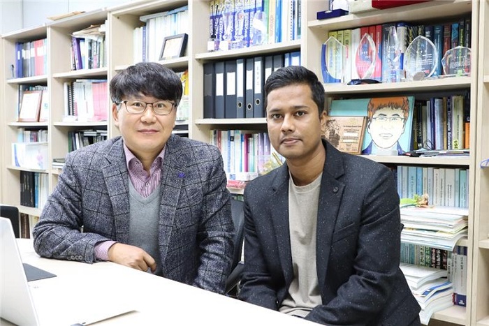 박재영+교수(좌)와+Md.+Sharifuzzaman+박사과정(우)>
