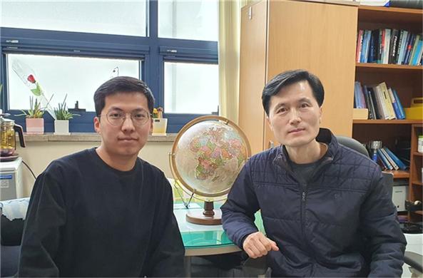 이상신+교수+연구실+사진+
