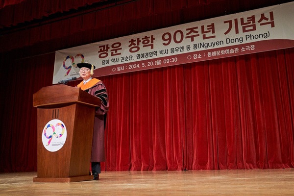 천장호 총장이 환영사를 하고 있다.