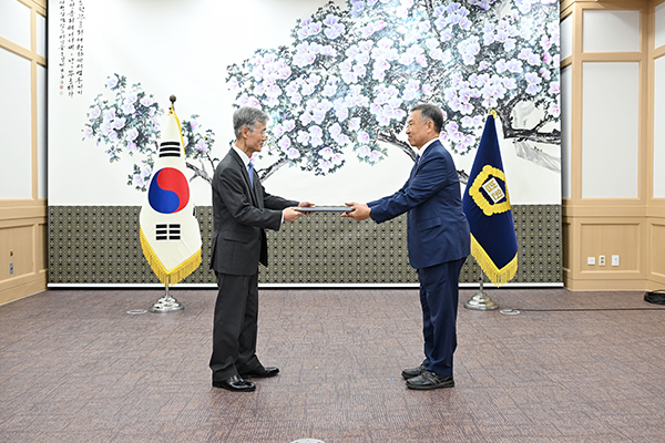 건설법무대학원 강재철 석좌교수, 대한민국 홍조근조훈장 수상