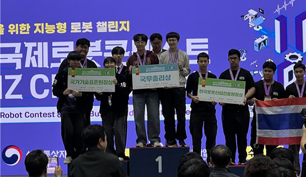 
@ SRC IRC 휴머노이드 스포츠 지능형 하이테크 부문의 미션을 수행하는 로빛(Ro:bit) 휴머노이트팀