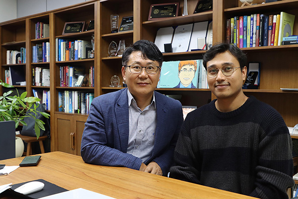 박재영 교수(전자공학과) 연구팀, 

심전도와 피부 온도 및 수분 모니터링 가능한 초소형 통기성 패치 개발”