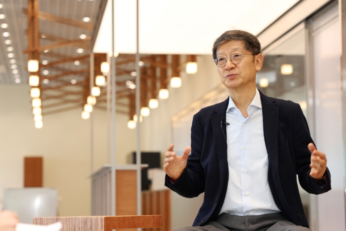 조정래의 소설 『정글만리』에 등장하는 ‘CJ 박 회장’은 박근태 교수를 모델로 한 인물이다.