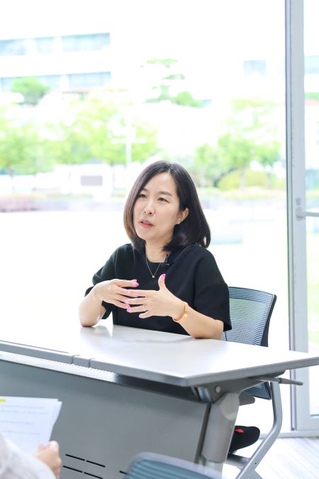 고원재(미디어커뮤니케이션학과 04) 동문이 학교 생활, 제약업계 입사 과정 등에 대해 이야기 하고 있다