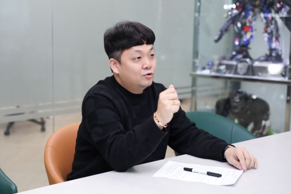 인사이터 남성전대표가 사업에 대해 설명하고 있다