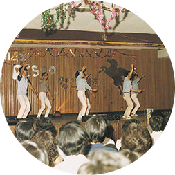 1984년 월계제의 디스코경연대회 사진, 1980년대 초반 축제에서는 학생들의 순수한 장기자랑이나 경연대회가 열리기도 했다.